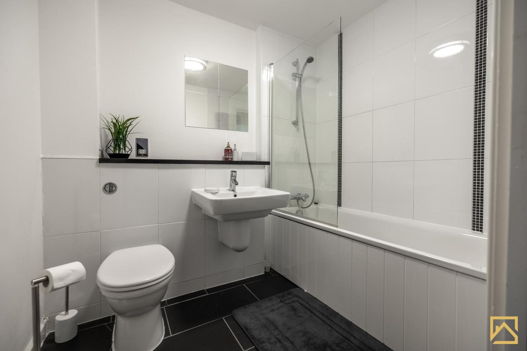 Modern 1 Bed In Central Mk, Free Parking, Smart Tv, Manhattan House By Valore Property Services Milton Keynes Extérieur photo